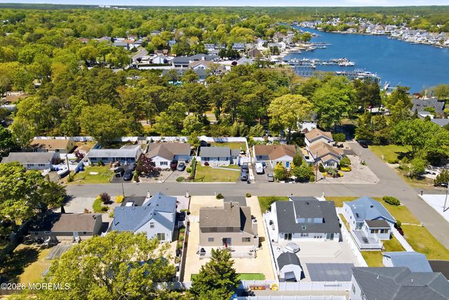 7 Crowder Drive, Toms River, NJ 08753
