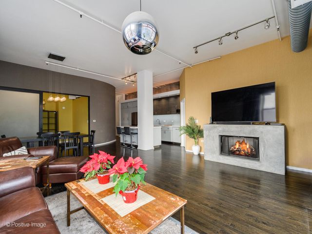 360 W ILLINOIS Street 8F, Chicago, IL 60654