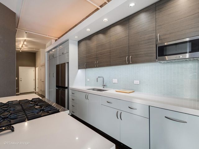 360 W ILLINOIS Street 8F, Chicago, IL 60654