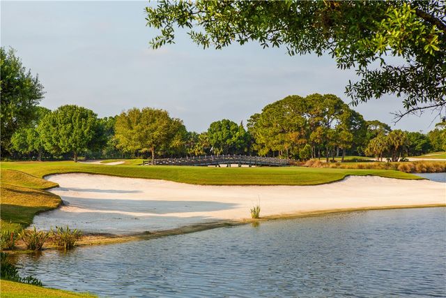 838 Carolina Circle SW, Vero Beach, FL 32962