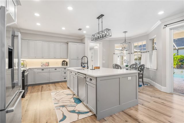 838 Carolina Circle SW, Vero Beach, FL 32962