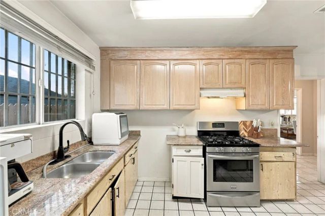 10481 Remick Ave, Pacoima, CA 91331