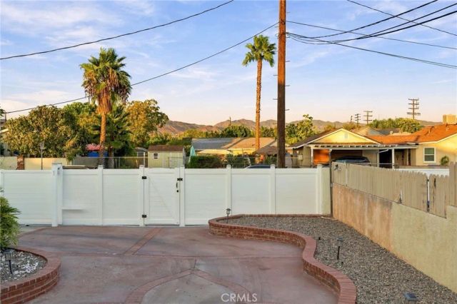 10481 Remick Ave, Pacoima, CA 91331