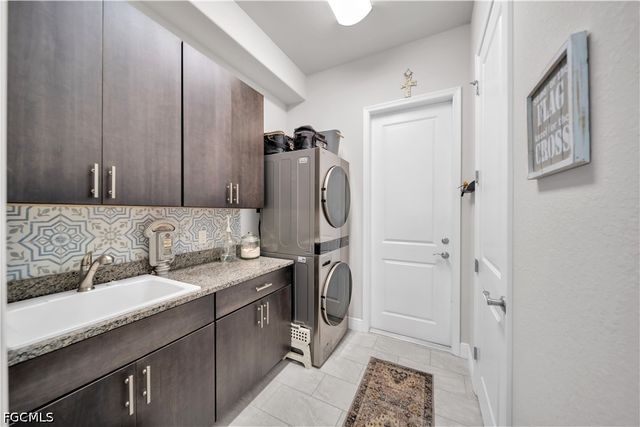 2706 Shelby PKWY, Cape Coral, FL 33904