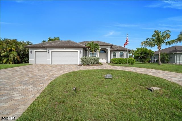 2706 Shelby PKWY, Cape Coral, FL 33904