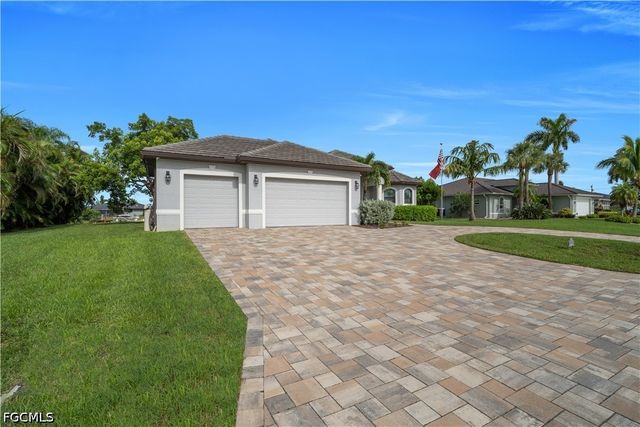 2706 Shelby PKWY, Cape Coral, FL 33904