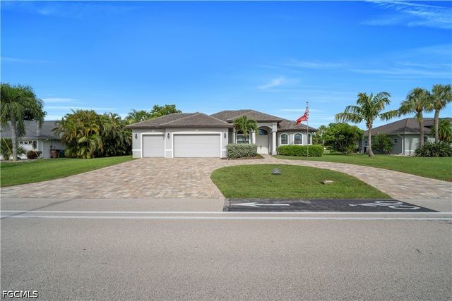 2706 Shelby PKWY, Cape Coral, FL 33904