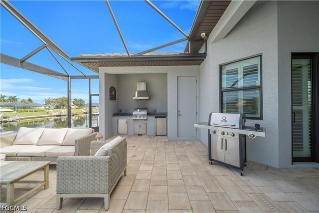 2706 Shelby PKWY, Cape Coral, FL 33904