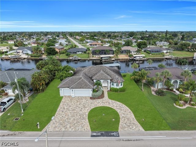 2706 Shelby PKWY, Cape Coral, FL 33904
