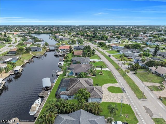 2706 Shelby PKWY, Cape Coral, FL 33904