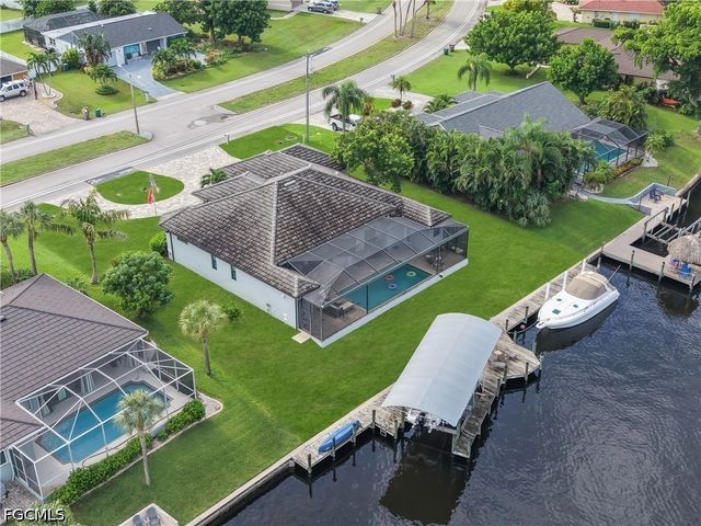2706 Shelby PKWY, Cape Coral, FL 33904