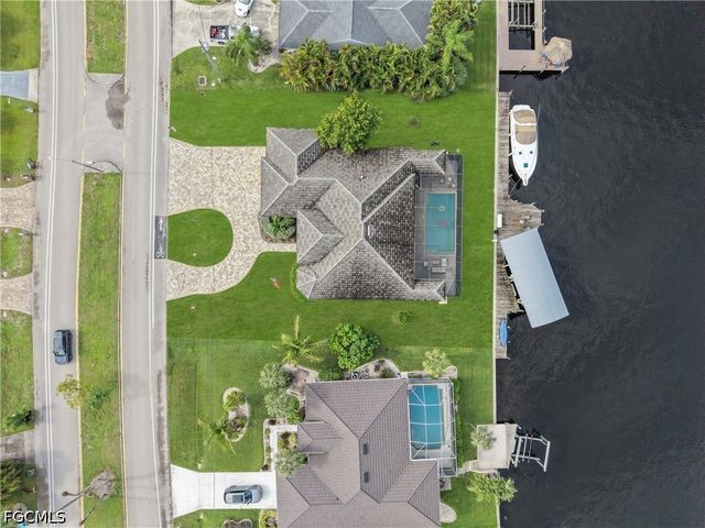 2706 Shelby PKWY, Cape Coral, FL 33904