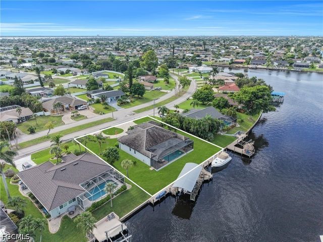 2706 Shelby PKWY, Cape Coral, FL 33904