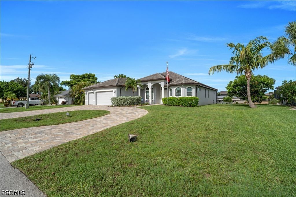 2706 Shelby PKWY, Cape Coral, FL 33904