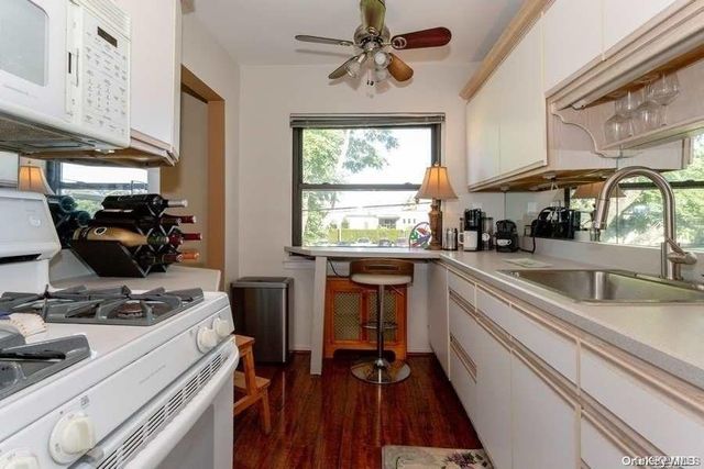1213 E Broadway B24, Hewlett, NY 11557