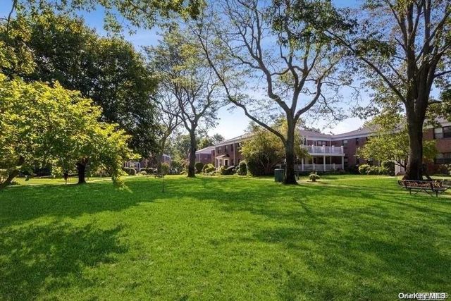 1213 E Broadway B24, Hewlett, NY 11557