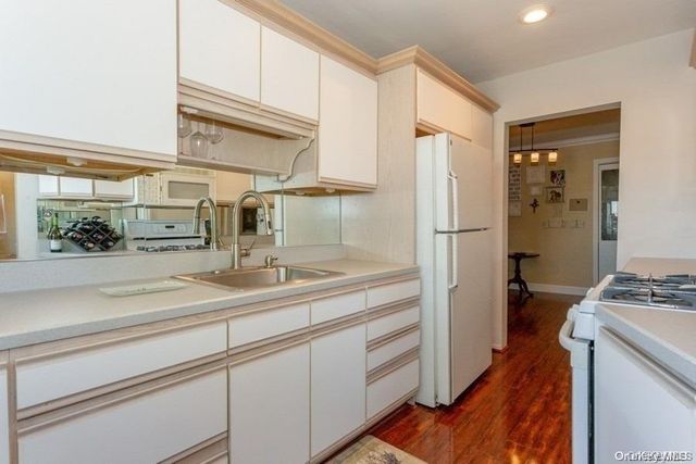 1213 E Broadway B24, Hewlett, NY 11557