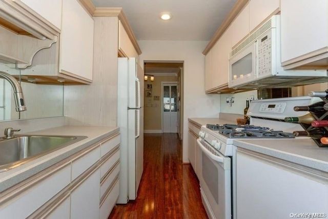1213 E Broadway B24, Hewlett, NY 11557