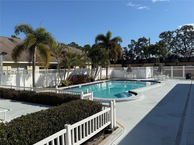 682 GREEN VALLEY RD ROAD Apt C-3, Palm Harbor, FL 34683