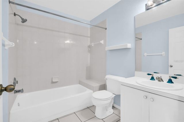 682 GREEN VALLEY RD ROAD Apt C-3, Palm Harbor, FL 34683