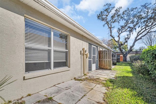 682 GREEN VALLEY RD ROAD Apt C-3, Palm Harbor, FL 34683