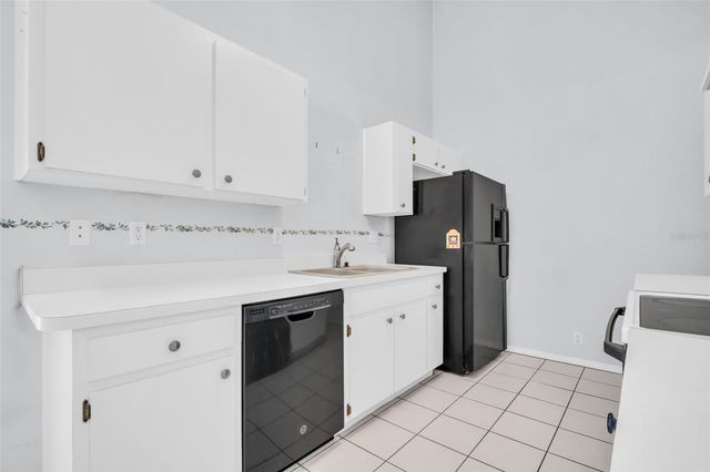 682 GREEN VALLEY RD ROAD Apt C-3, Palm Harbor, FL 34683