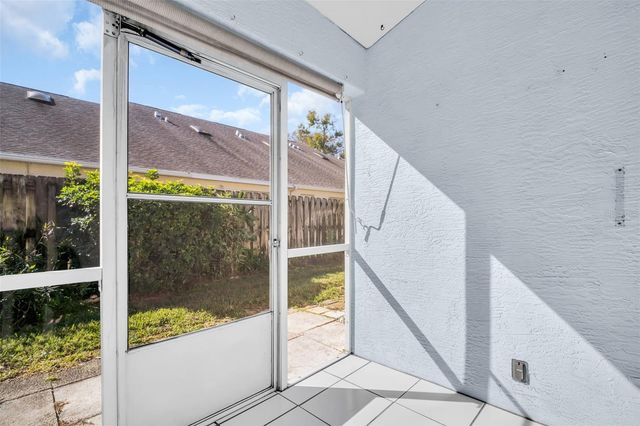 682 GREEN VALLEY RD ROAD Apt C-3, Palm Harbor, FL 34683