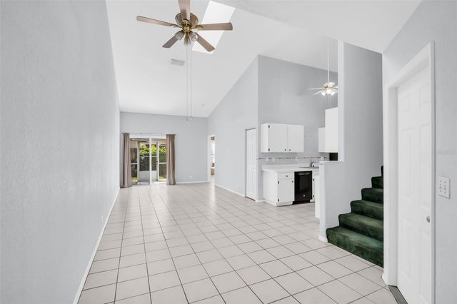 682 GREEN VALLEY RD ROAD Apt C-3, Palm Harbor, FL 34683