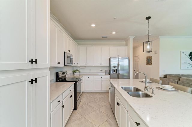 17724 GAWTHROP DRIVE 401, Lakewood Ranch, FL 34211
