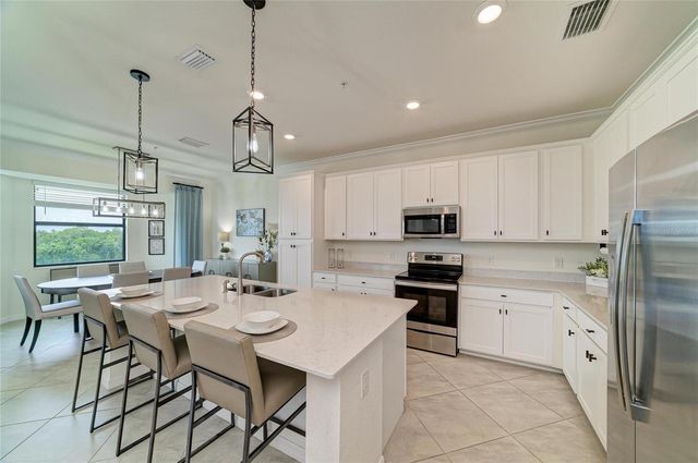 17724 GAWTHROP DRIVE 401, Lakewood Ranch, FL 34211