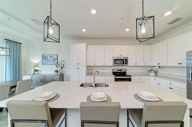 17724 GAWTHROP DRIVE 401, Lakewood Ranch, FL 34211