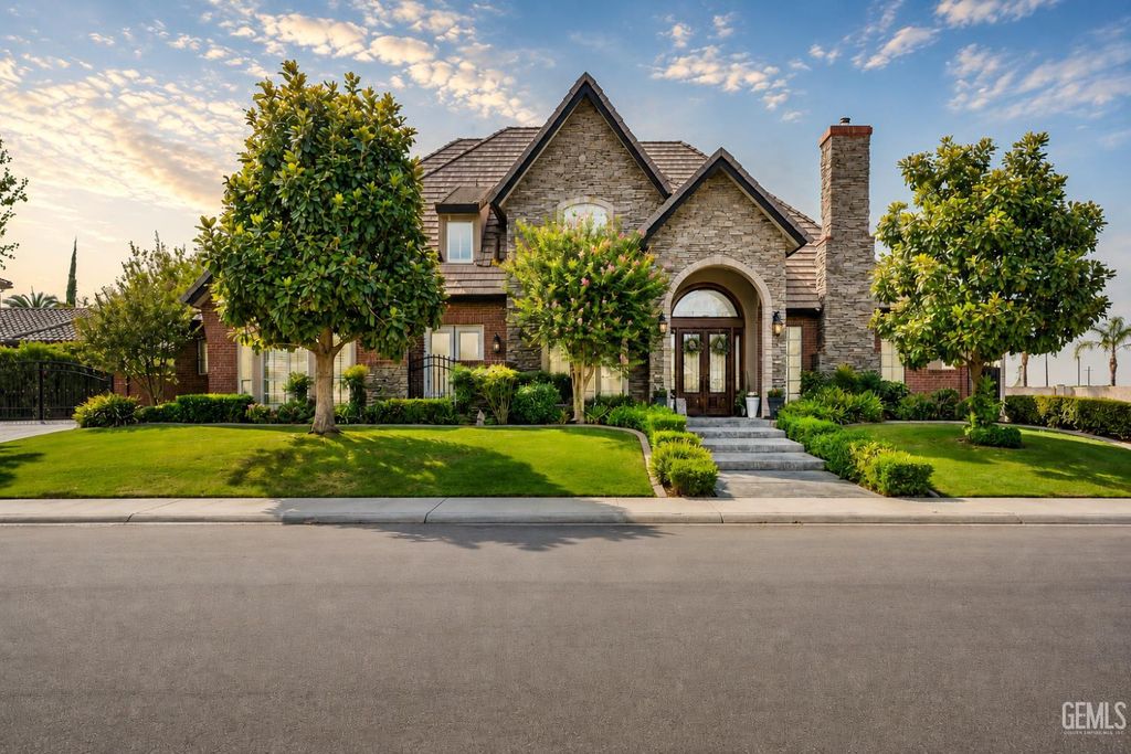 7233 Fountain Valley Drive, Bakersfield, CA 93308