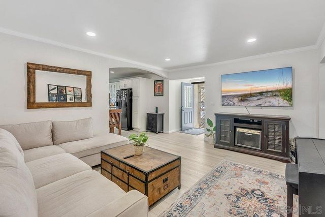 711 Island Ct B, San Diego, CA 92109