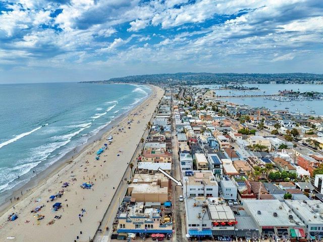 711 Island Ct B, San Diego, CA 92109