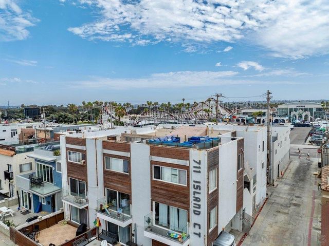 711 Island Ct B, San Diego, CA 92109