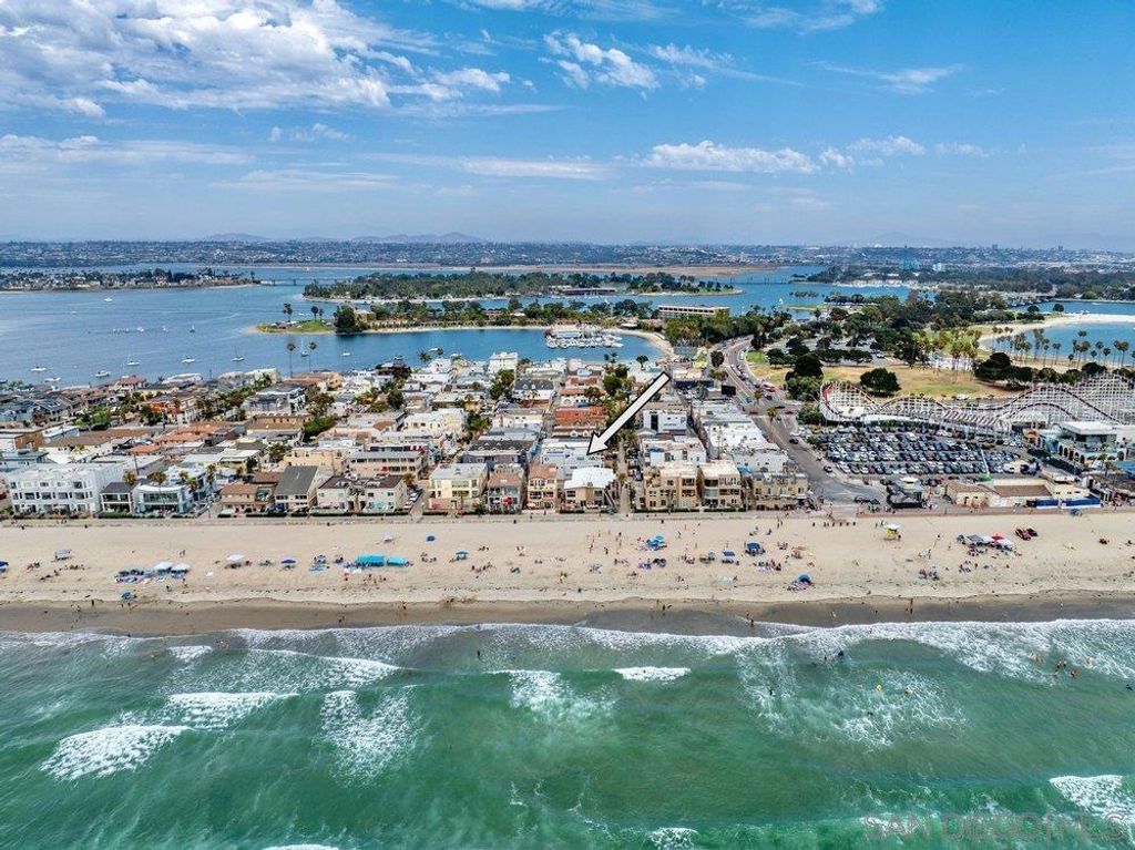 711 Island Ct B, San Diego, CA 92109
