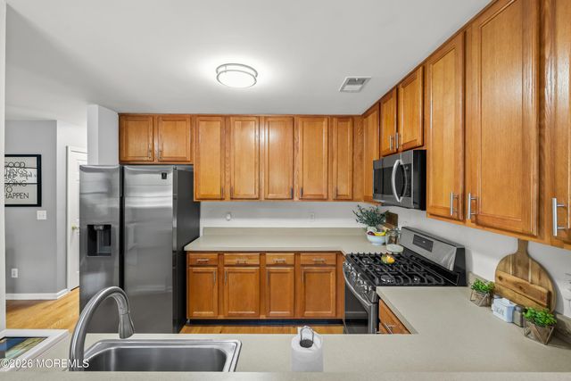 30 Oxford Court, Englishtown, NJ 07726
