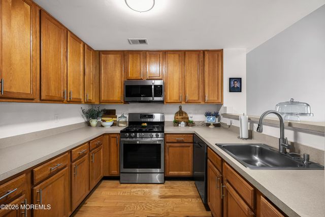 30 Oxford Court, Englishtown, NJ 07726