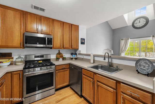 30 Oxford Court, Englishtown, NJ 07726