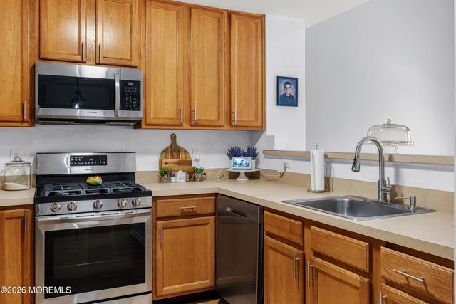 30 Oxford Court, Englishtown, NJ 07726