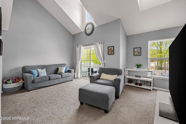 30 Oxford Court, Englishtown, NJ 07726