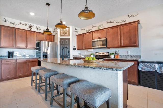 802 CITRUS ISLE DRIVE, Davenport, FL 33837