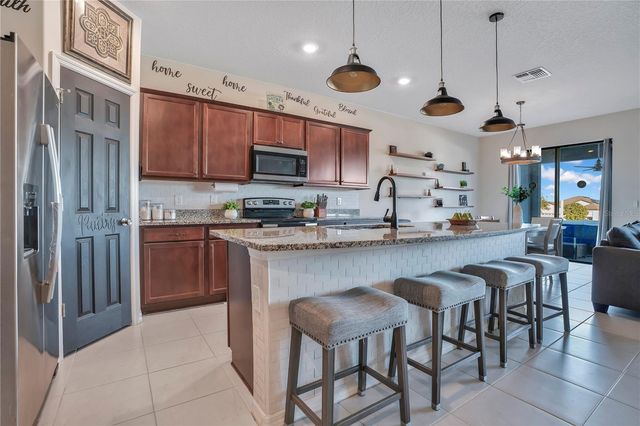 802 CITRUS ISLE DRIVE, Davenport, FL 33837