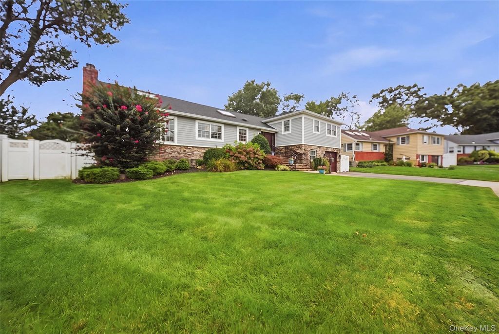 5 Renee Place, Massapequa Park, NY 11762 — photo 3