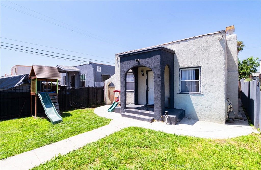 Image 1 of property listing at 1455 W 60th Street, Los Angeles, CA 90047