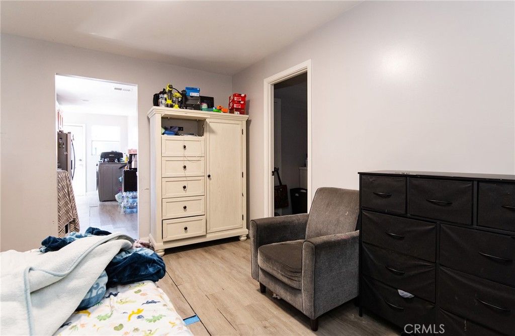Image 14 of property listing at 1455 W 60th Street, Los Angeles, CA 90047