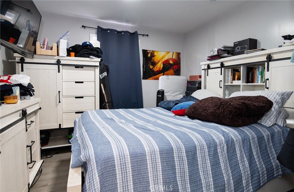 Image 16 of property listing at 1455 W 60th Street, Los Angeles, CA 90047