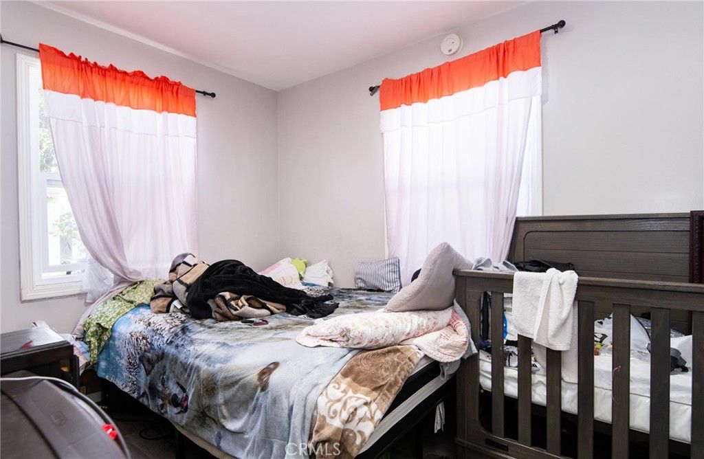 Image 21 of property listing at 1455 W 60th Street, Los Angeles, CA 90047