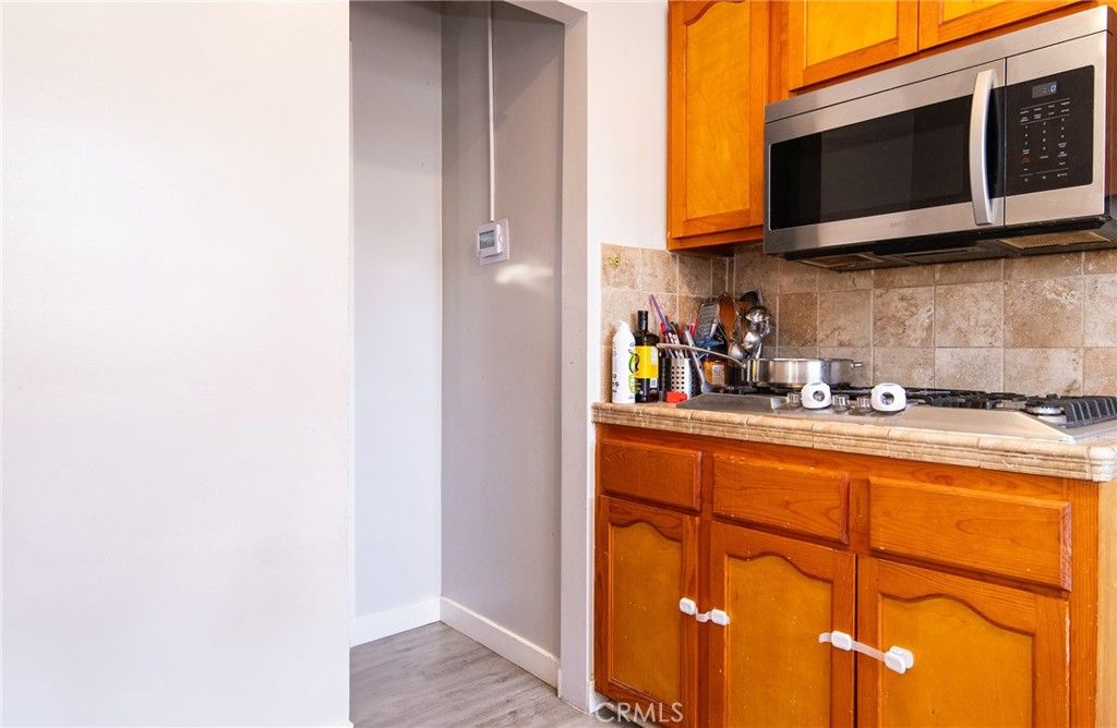 Image 22 of property listing at 1455 W 60th Street, Los Angeles, CA 90047