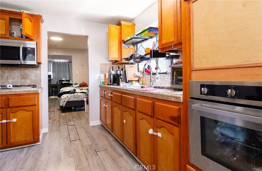 Image 23 of property listing at 1455 W 60th Street, Los Angeles, CA 90047
